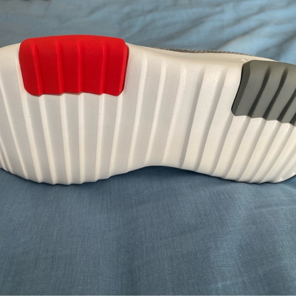 Adidas Cloudfoam Sneakers Grey and Red New In Box - Picture 4 of 7